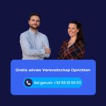 Twee mensen staan naast elkaar boven een blauw kader met een Nederlandse tekst waarin ze gratis advies over het oprichten van een bedrijf aanbieden en een telefoonnummer om te bellen.
